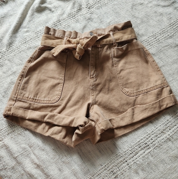 Forever 21 Pants - Forever 21 Cargo paper bag mom shorts size M